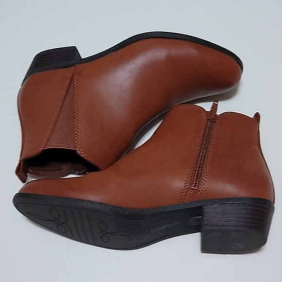 Comfortable ankle boots with memory foam footbed - Picture 7 of 12